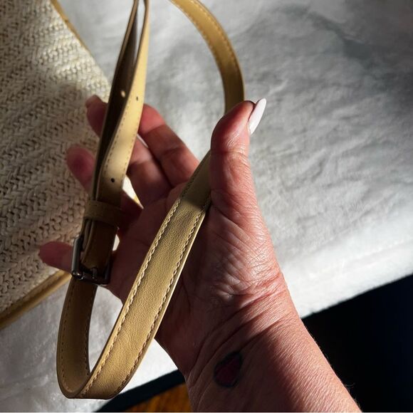 Vera Bradley Tan Straw Crossbody Bag with Pink Parrot Embroidery - Picture 5 of 10